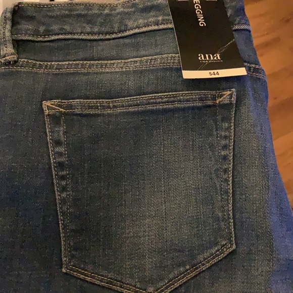 Jeans - Picture 8 of 11